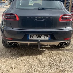 pose d'attelage sur auto d eluxe porsche macan s
