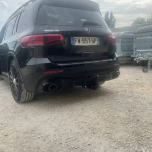 pose d'attelage sur mercedes GLB35 AMG
